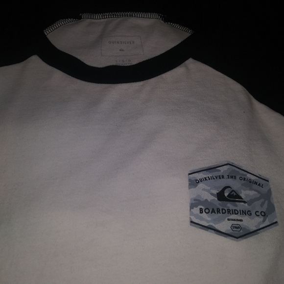 Quiksilver Tshirt - Picture 1 of 3